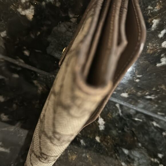 Gucci trifold sherry line wallet. Great condition Authentic - Picture 11 of 11